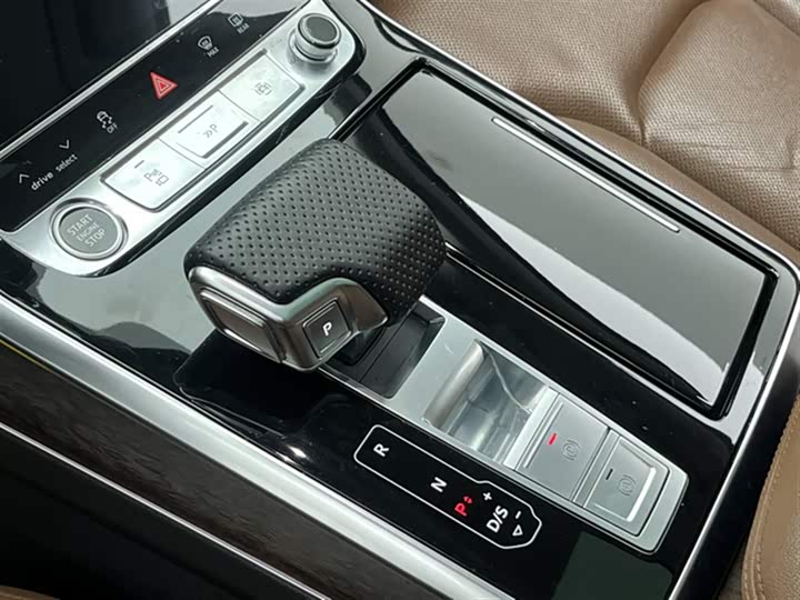 Фото 13 - Audi Q7