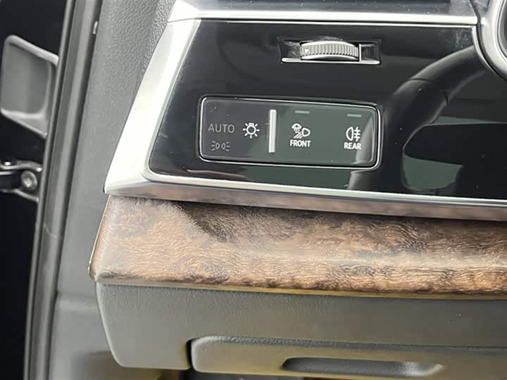 Фото 14 - Audi Q7