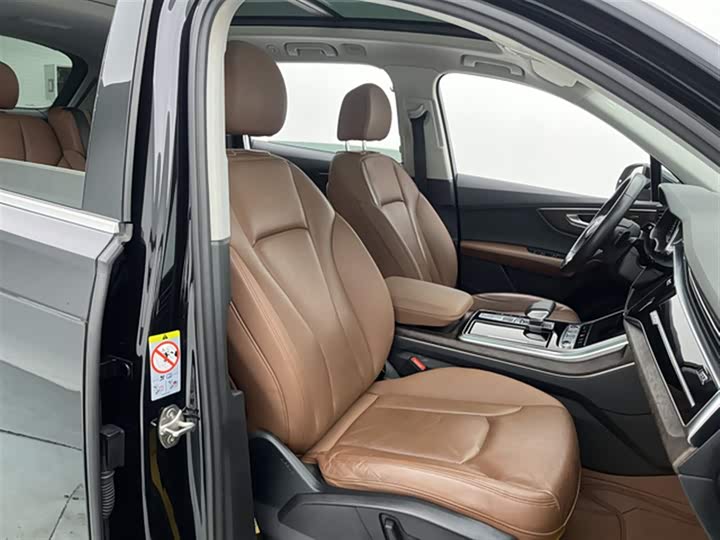 Фото 17 - Audi Q7