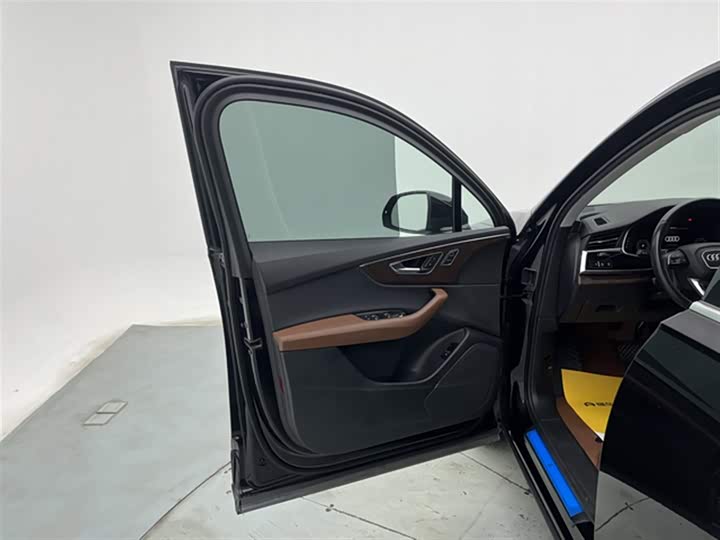 Фото 21 - Audi Q7