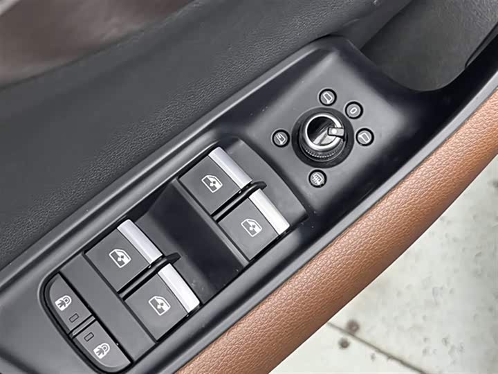 Фото 22 - Audi Q7