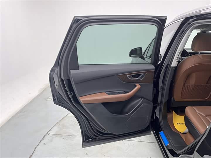 Фото 23 - Audi Q7