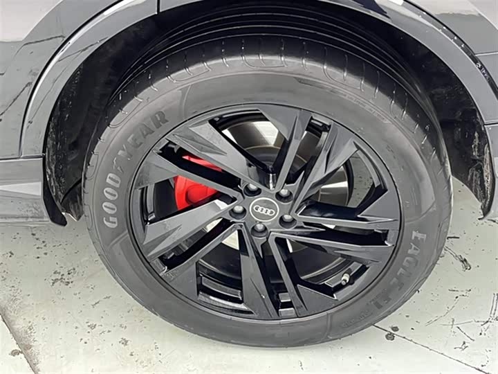 Фото 25 - Audi Q7