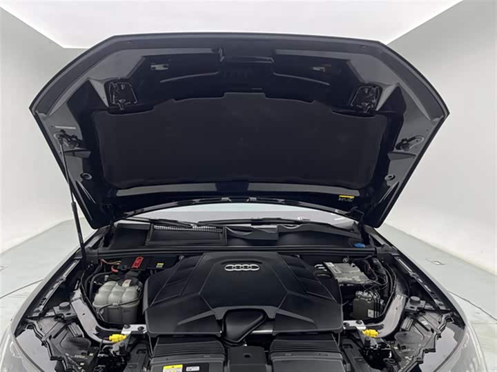 Фото 26 - Audi Q7