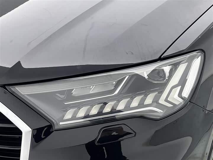 Фото 28 - Audi Q7