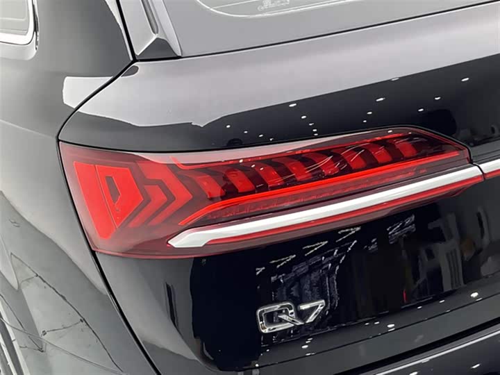 Фото 29 - Audi Q7