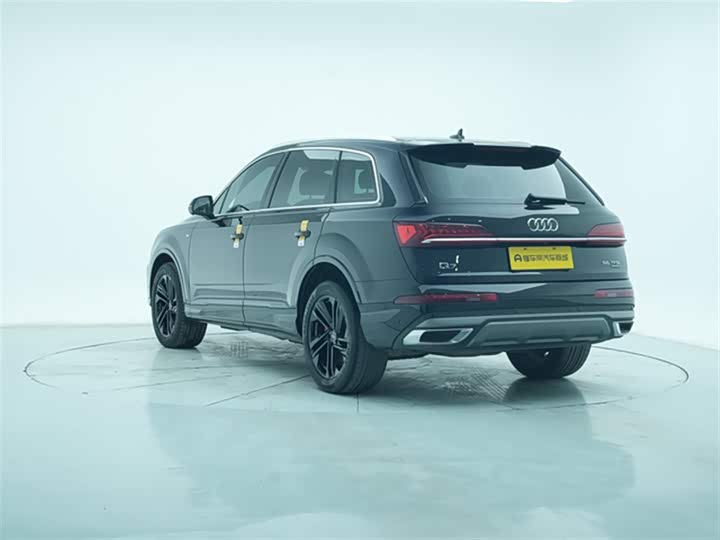 Фото 6 - Audi Q7