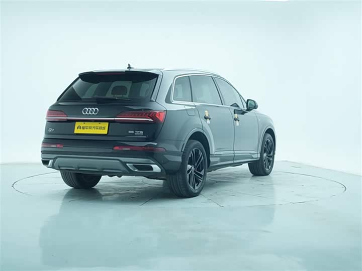 Фото 8 - Audi Q7