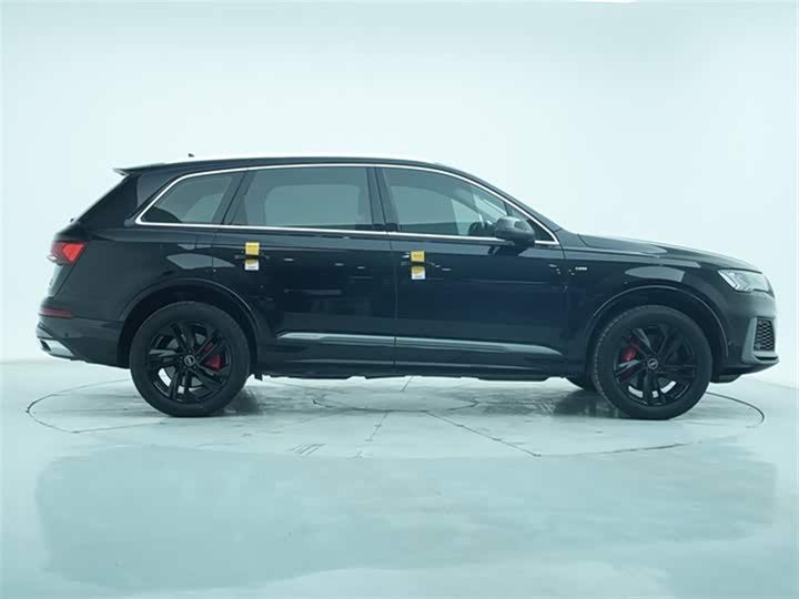 Фото 9 - Audi Q7