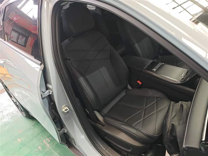 Фото 25 - Geely Galaxy L6