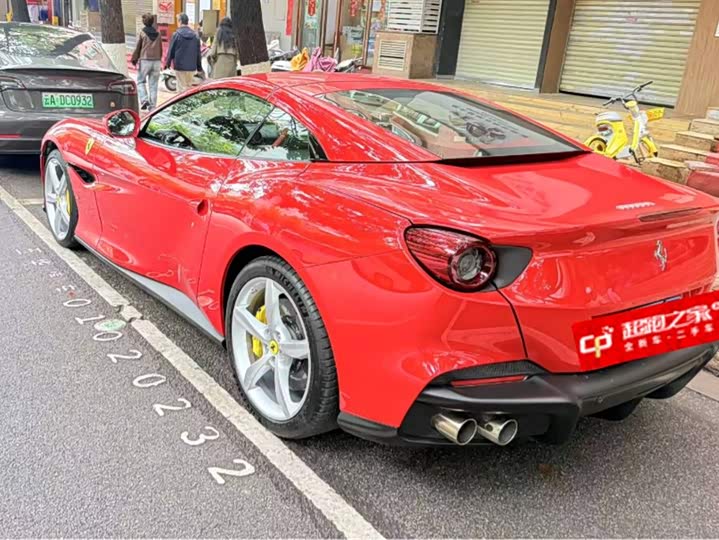 Фото 2 - Ferrari Portofino