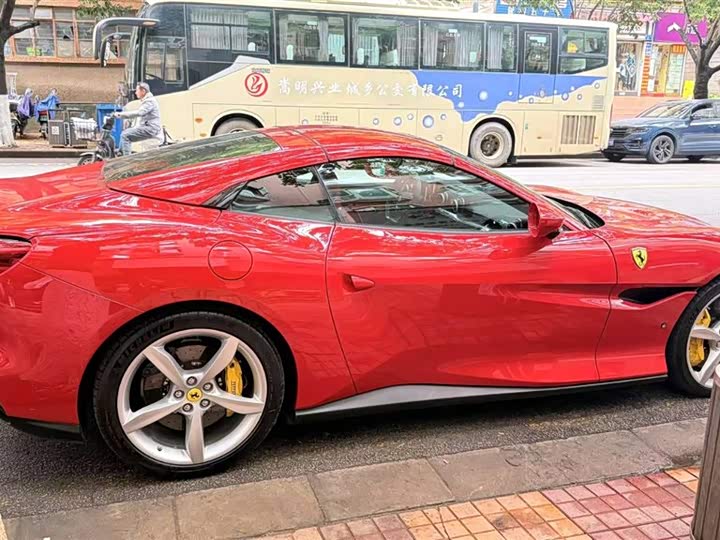 Фото 4 - Ferrari Portofino