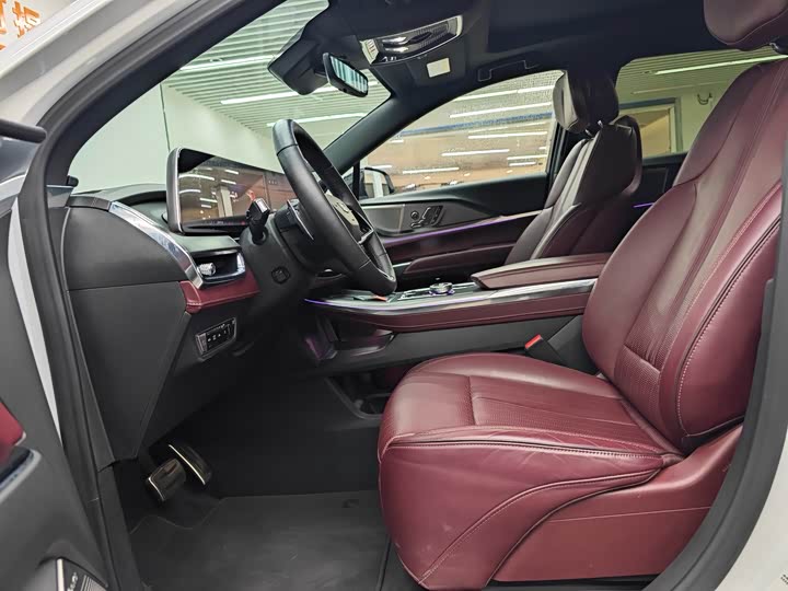 Фото 13 - Cadillac XT5