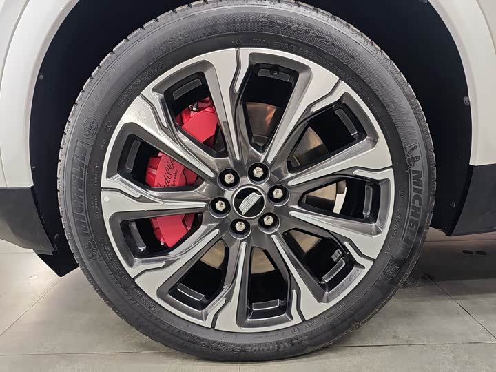 Фото 6 - Cadillac XT5