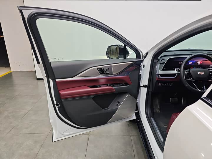Фото 7 - Cadillac XT5