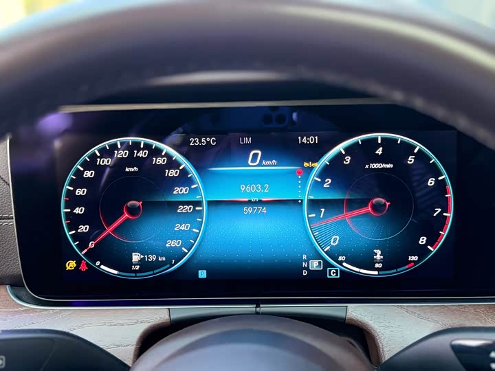 Фото 11 - Mercedes-Benz E-Class