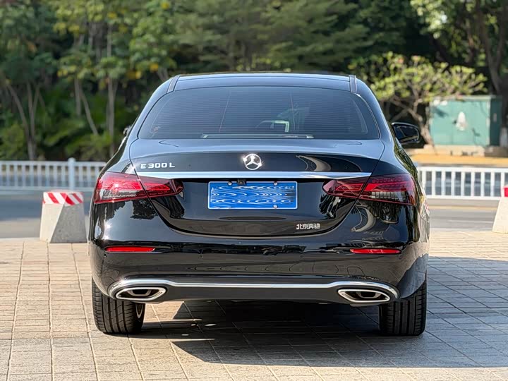 Фото 15 - Mercedes-Benz E-Class