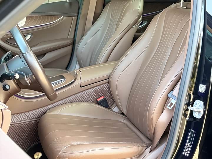 Фото 4 - Mercedes-Benz E-Class