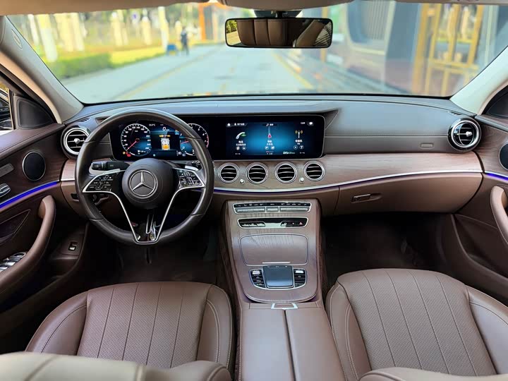 Фото 5 - Mercedes-Benz E-Class