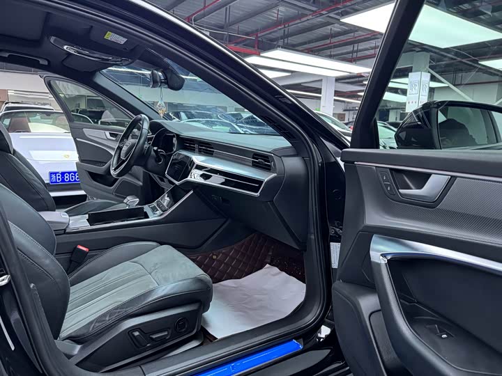 Фото 10 - Audi A6L