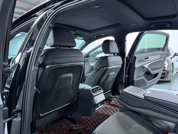 Фото 13 - Audi A6L