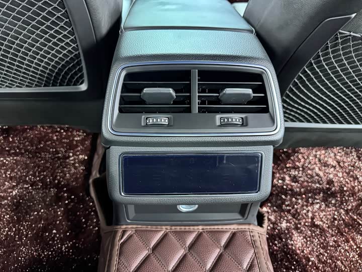 Фото 14 - Audi A6L