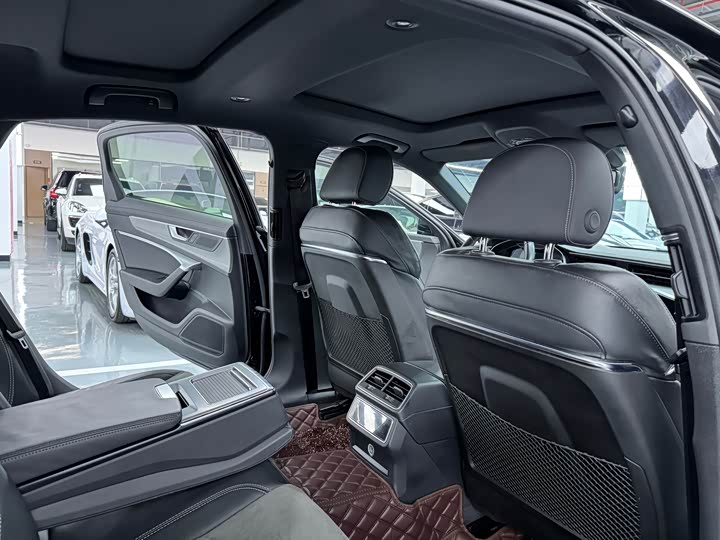 Фото 16 - Audi A6L