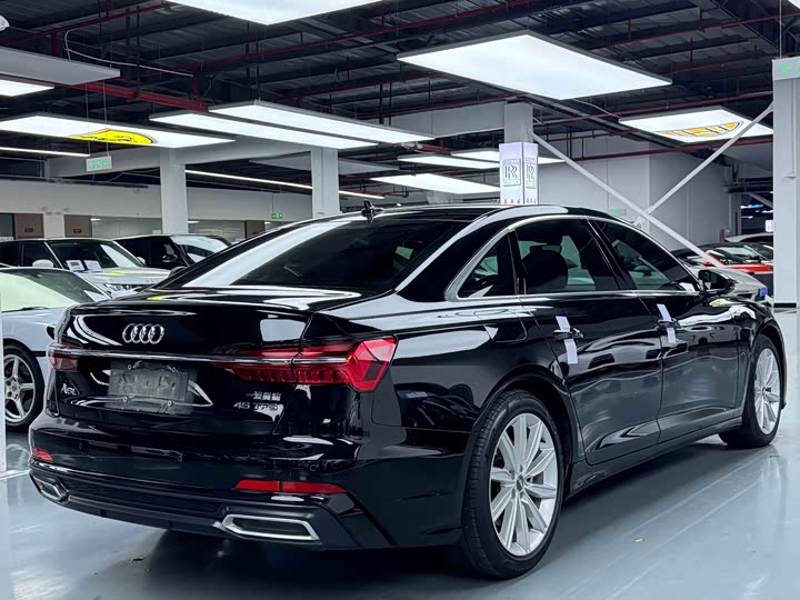 Фото 17 - Audi A6L