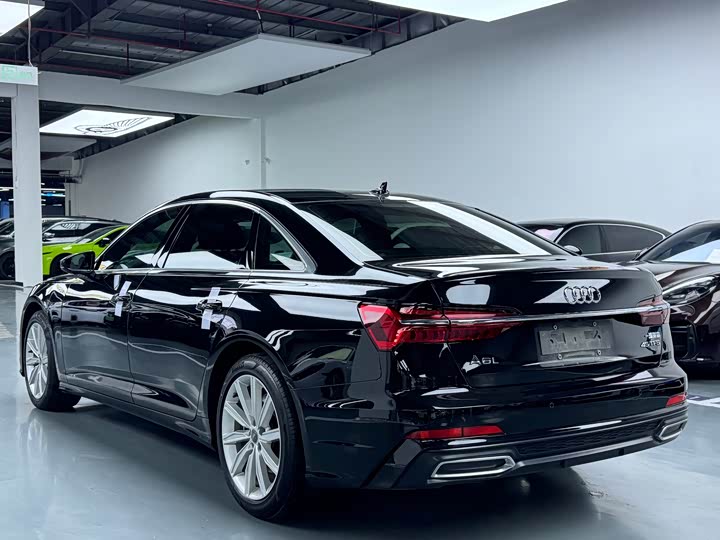 Фото 19 - Audi A6L