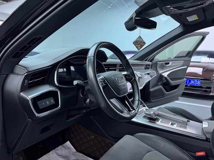 Фото 4 - Audi A6L