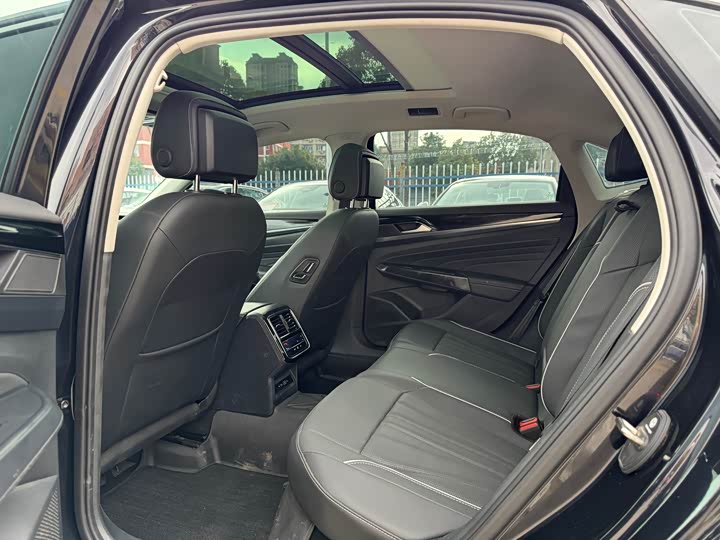 Фото 10 - Volkswagen Passat