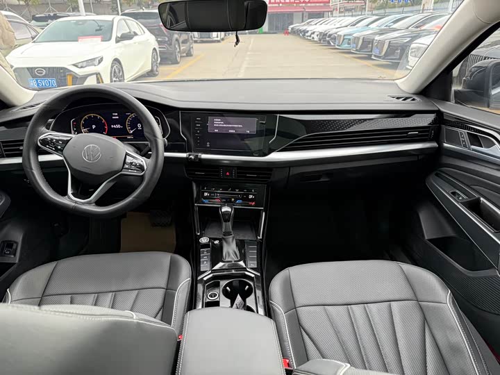 Фото 13 - Volkswagen Passat