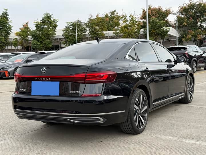 Фото 7 - Volkswagen Passat