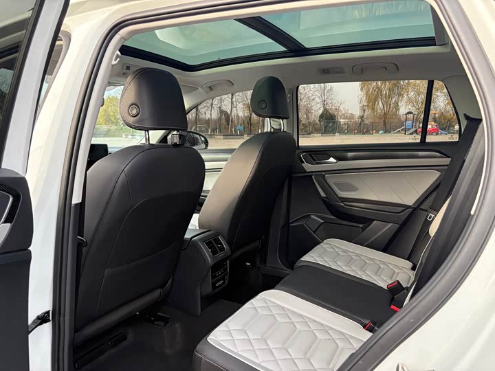 Фото 15 - Volkswagen Tayron