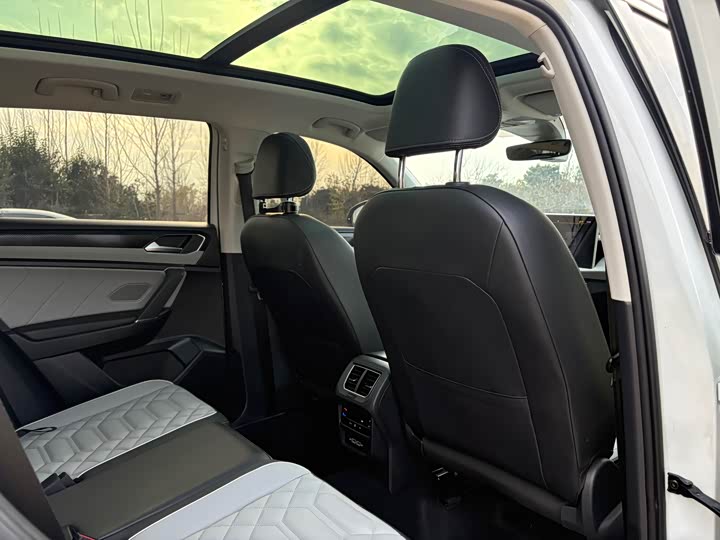 Фото 21 - Volkswagen Tayron