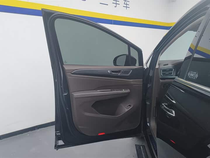 Фото 7 - Volkswagen Viloran