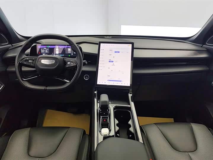 Фото 12 - Geely Atlas