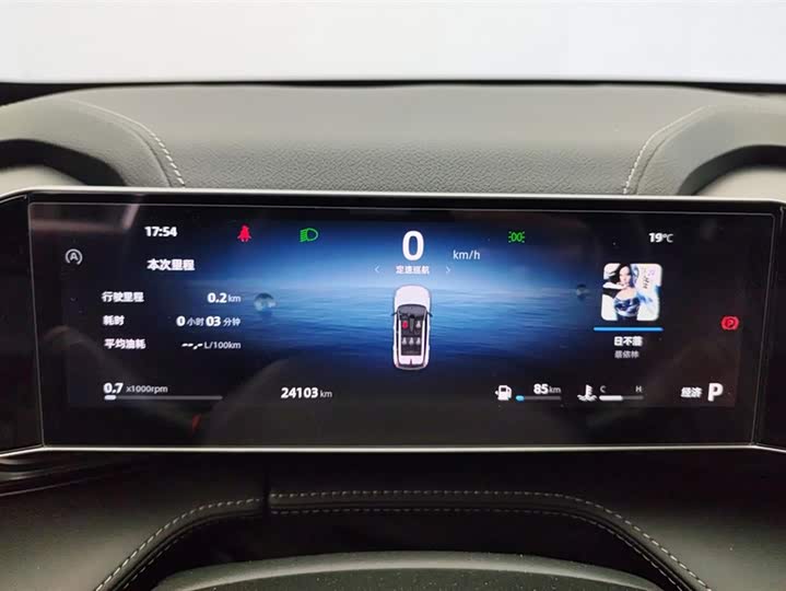 Фото 14 - Geely Atlas