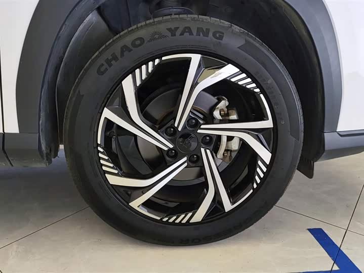 Фото 6 - Geely Atlas