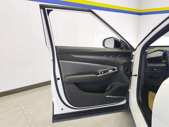 Фото 7 - Geely Atlas