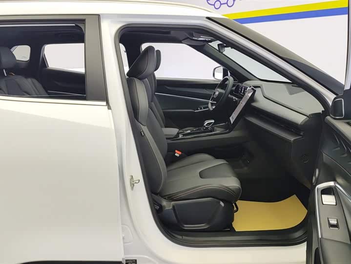 Фото 8 - Geely Atlas