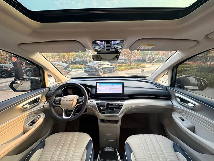 Фото 12 - Roewe iMax 8