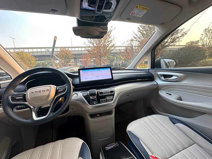 Фото 14 - Roewe iMax 8