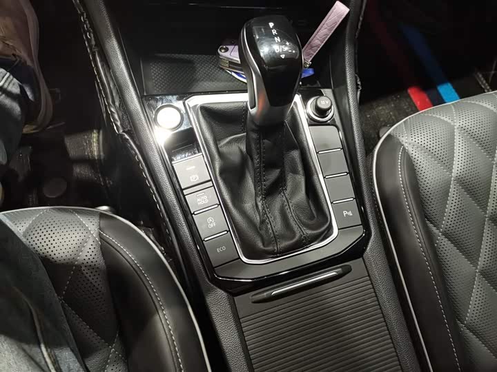 Фото 14 - Volkswagen Sagitar L