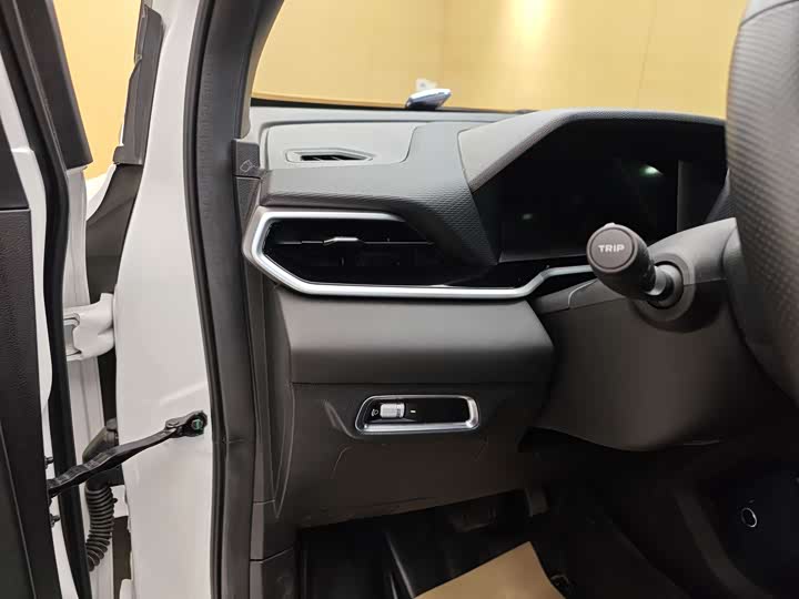 Фото 11 - Geely Coolray