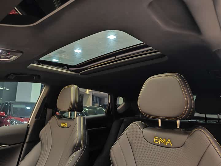 Фото 12 - Geely Coolray