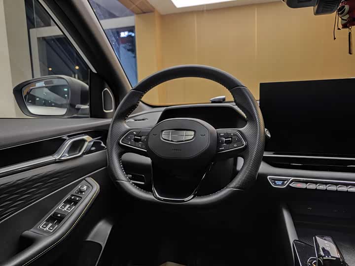 Фото 14 - Geely Coolray