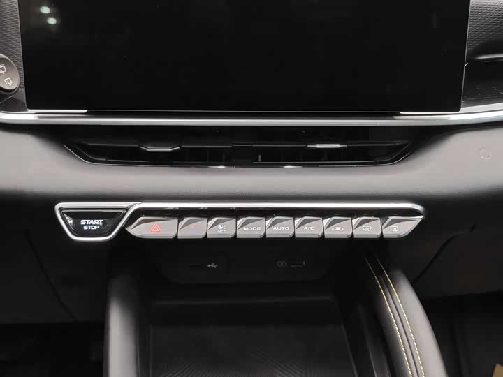 Фото 16 - Geely Coolray