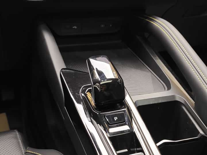 Фото 17 - Geely Coolray