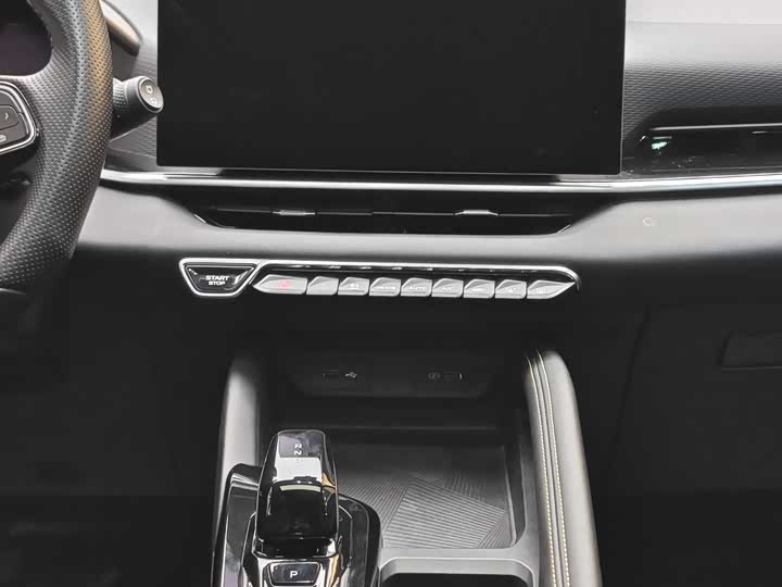 Фото 18 - Geely Coolray